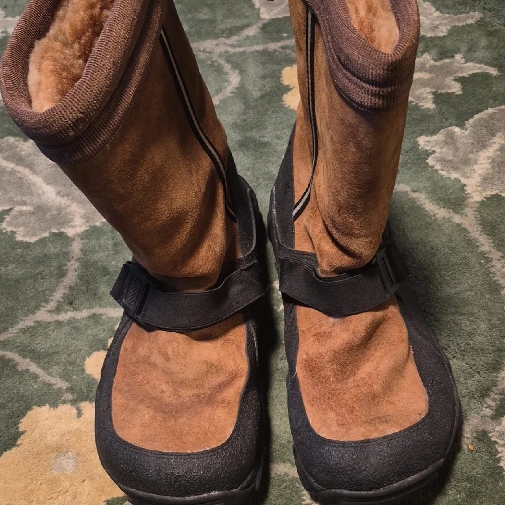 Cabela's Brown and Black Insulated Suede Winter Boots